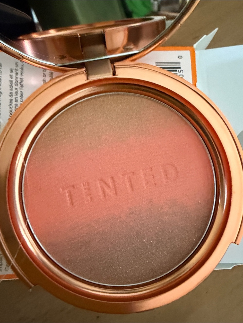 Live Tinted Bronzer & Contour Compact - Peachy Bronze - Picture 2 of 7